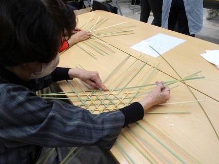地元の竹で「六つ目編波縁かご」づくりに挑戦
